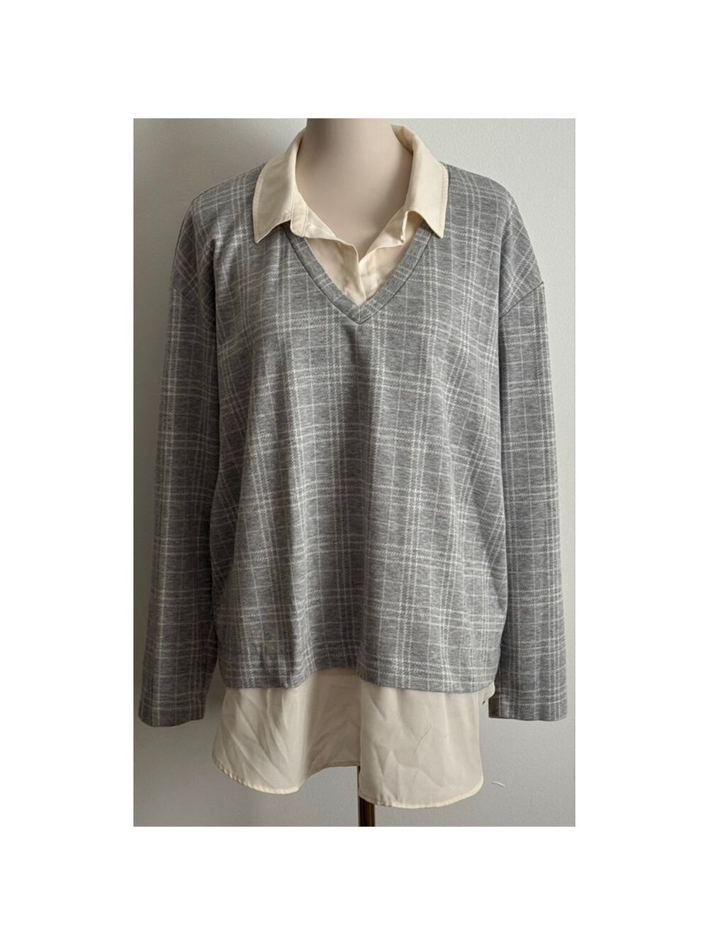 Women's Ann Taylor Factory Gray Plaid V-Neck Sweater XL